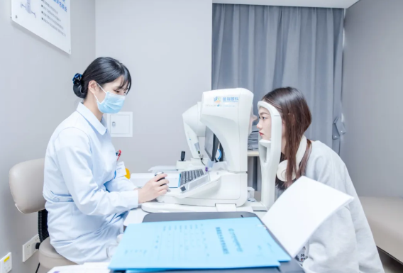 近视+散光双重困扰,现代科技:快速手术同步解决